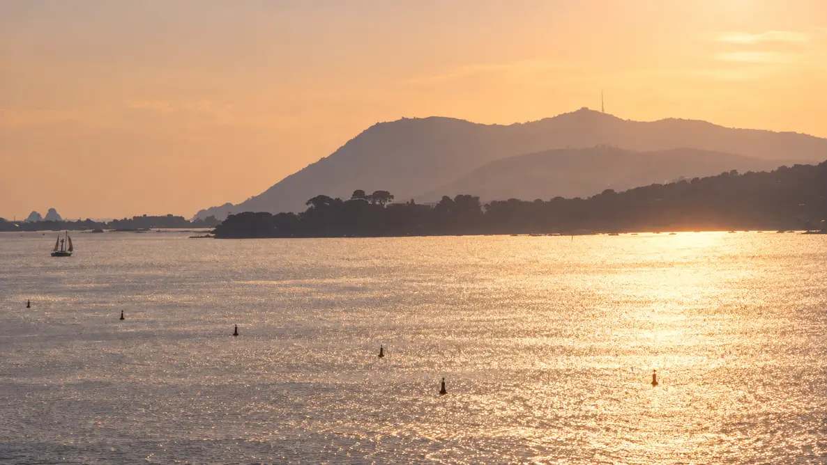 Rade, soleil couchant